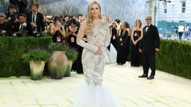Lindsey Vonn, trei luni după accidentul de la JO, merge fără cârje la Met Gala