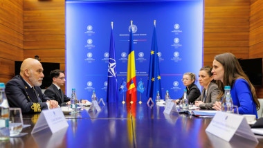 Ţoiu discută cu şeful Comitetului Militar NATO despre drone și securitatea Estului