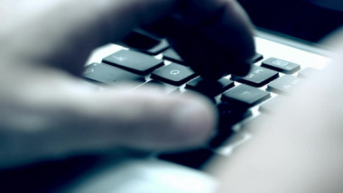 Iranul redeschide internetul, dar numai pentru anumite grupuri