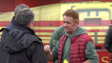 Momentul reîntâlnirii miraculoase: părinții lui Alexandru îl găsesc după 3 zile în pădure