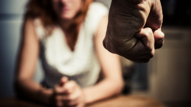 Învinge abuzul”: Sfaturi de la o femeie care a rupt tăcerea
