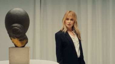 Nicole Kidman promovează sculptura „Danaida” a lui Brâncuși, scoasă la licitație pentru 100 milioane dolari