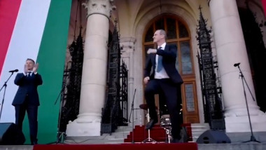 Noul ministru al sănătăţii din Ungaria dansează la învestirea premierului Peter Magyar