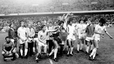 Nicușor Dan, decorații pentru eroii Steaua la 40 de ani de la triumful european