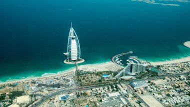 Războiul din Iran lovește restaurantele din Dubai: meniuri reduse