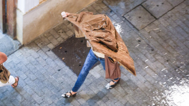 Avertizare meteo: Cod portocaliu de averse și cod galben de furtuni în 20 de județe