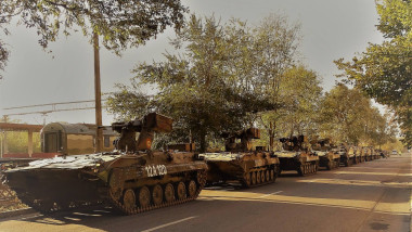 Tancuri și militari pe străzi: Armata începe exerciții cu trageri reale