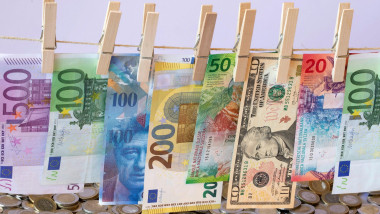 2 miliarde de euro cash tranzitați prin România în 2024-2025: riscuri de spălare