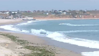 Garda de Coastă găsește o bucată de metal misterios pe plaja din Vama Veche
