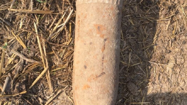Proiectil de 2 kg cu explozibil găsit într-o curte din Tulcea