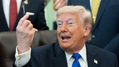 Trump face o schimbare bruscă de direcție: oprește sancțiunile dure împotriva Iranului
