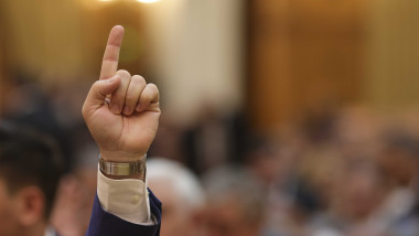 Moțiunea de cenzură: Numărătoarea inversă începe. Ce scenarii sunt posibile
