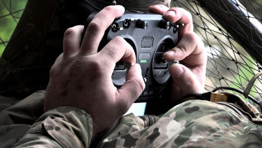 Dronele Gărzii Naționale „Azov” domină cerul Mariupol, atacurile se intensifică