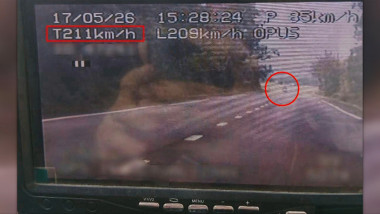 Șofer austriac de 21 de ani prins cu 211 km/h în Mehedinți, permisul îi este retras