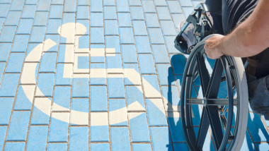 Taxiuri adaptate pentru persoanele cu dizabilități, aprobate în București