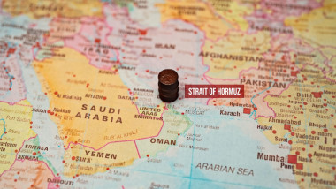 Blocarea Strâmtorii Ormuz: Rezervele mondiale de petrol scad alarmant (AIE)