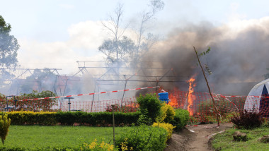 Localnicii din RD Congo incendiază un centru de tratament Ebola pentru a recupera un cadavru