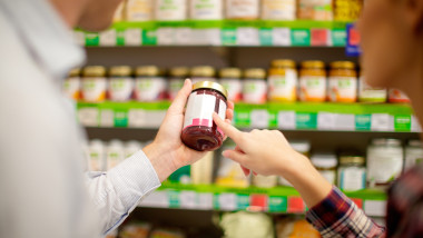 Înțelege Etichetele Alimentelor: „Termen-limită” vs. „Data Optimă”