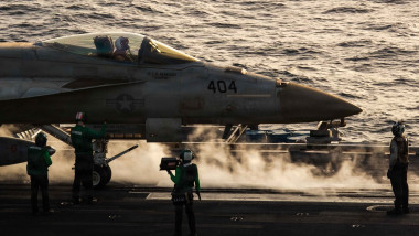 SUA deschid focul și scufundă un petrolier iranian în Golful Oman cu avion de pe USS Abraham Lincoln