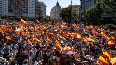 Proteste violente la Madrid: manifestanții sparg securitatea la reședința lui Pedro Sanchez