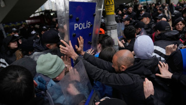 Turcia: 1 Mai de sânge, sute de arestați după ciocniri violente la Istanbul