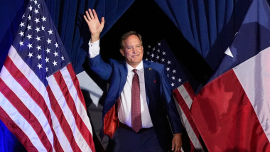 Trump strânge și mai tare controlul asupra GOP: Candidatul său câștigă primarele în Texas