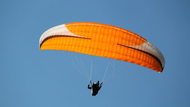 Parapantistă lovită de avion în Austria: Miracolul supraviețuirii