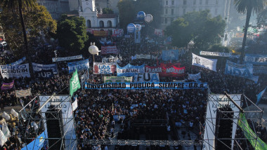 Proteste masive în Argentina: zeci de mii de oameni cer salvarea educației