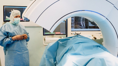 MedLife lansează la Sibiu un sistem de neurochirurgie robotică de ultimă generație