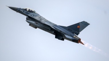 Erou în Estonia: Pilot român de F-16 decorat pentru doborârea unei drone