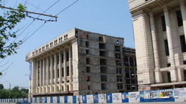 Plaza Centers cere României 420 mil. euro pentru Casa Radio