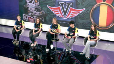 Cinci elevi din Brăila, campioni mondiali la robotică după 12 ore de muncă zilnică.
