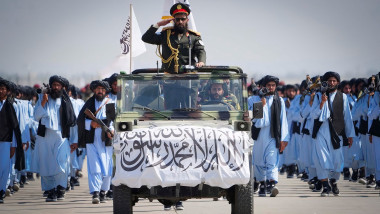 Rusia și talibanii încheie un acord militar: schimbarea strategiei Moscovei față de Kabul