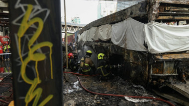 Tren și autobuz, coliziune fatală în Thailanda: 8 morți, 35 răniți.