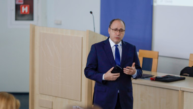 Ministrul Educației: Sport, artă și voluntariat împotriva drogurilor în școli