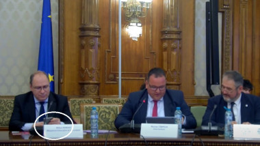 Elevă de clasa V-a, discurs emoționant despre stresul școlar, în timp ce ministrul Educației ignorează