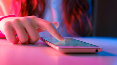 Nouă platformă europeană de social media, eYou, lansată oficial de români