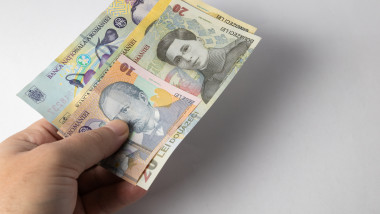 Pensionarii primesc ajutor din 4 mai, vezi suma maximă și cine nu primește bani.
