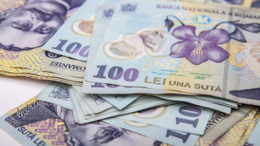 Profesorii și personalul auxiliar primesc 1.500 de lei primă de carieră didactică