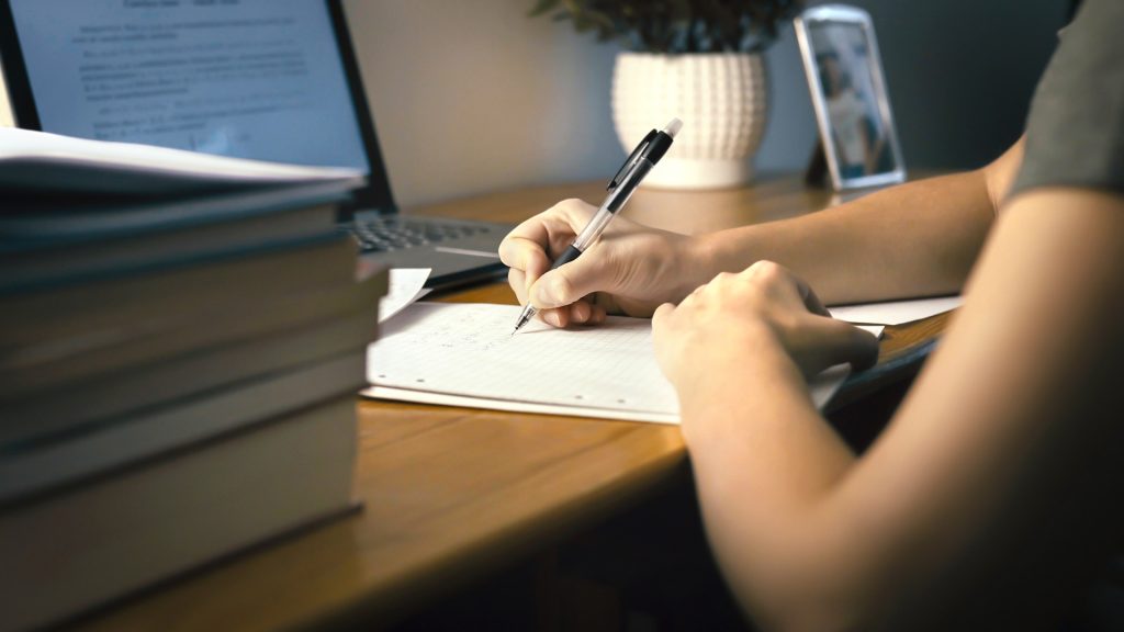 Doi din trei universități românești ignoră noile reguli anti-hărțuire