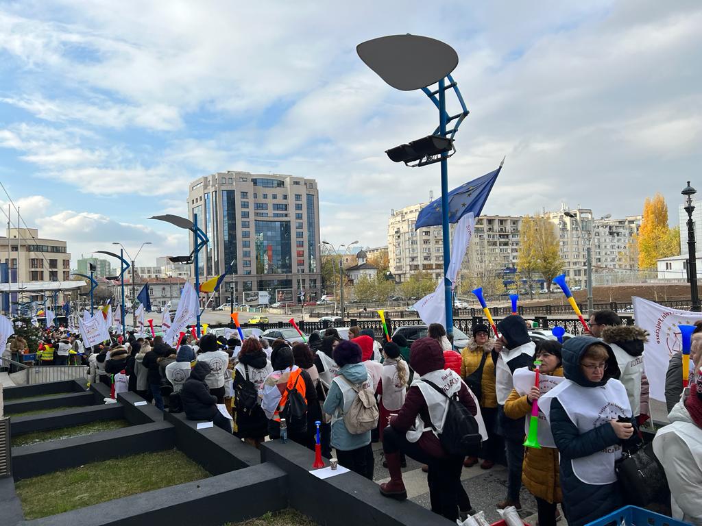 Grefierii critică dur noul proiect de lege a salarizării: ignoră sfaturile Băncii Mondiale