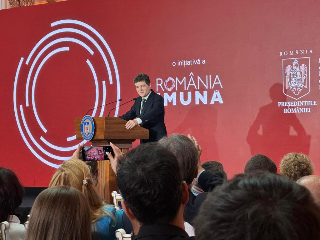 Nicușor Dan apare în public, în timp ce se așteaptă vești despre premier