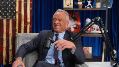 Robert Kennedy Jr. luptă cu doi șerpi pe terasa lui Dr. Oz