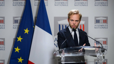 Tensioni politice în Franța după tăieri de un miliard la TV și radio publică