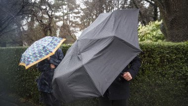 Vreme rea: ANM emite avertizări de ploi torențiale și grindină în România