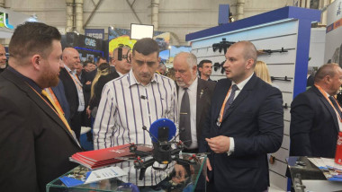 Șeful Romarm, Răzvan Pîrcălăbescu, vorbește despre SAFE la BSDA cu George Simion