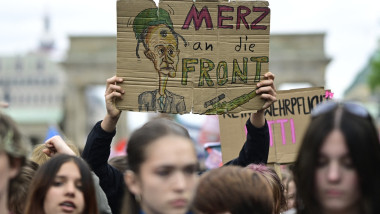 Protest masiv în Germania: zeci de mii de elevi împotriva armatei obligatorii
