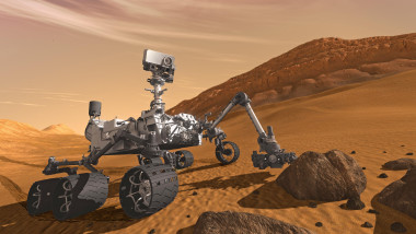 Marte: Roverul Curiosity blocat de un bolovan de 13 kg, ingeniozitatea inginerilor rezolvă problema