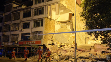 Cutremur devastator în China: 2 morți, clădiri prăbușite și 7.000 evacuați