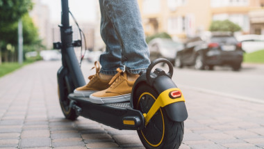 Adolescent de 14 ani în comă după accident cu trotineta electrică în Timiș